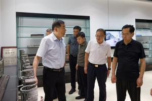 省發(fā)改委、省財(cái)政廳領(lǐng)導(dǎo)到公路養(yǎng)護(hù)裝備國家工程研究中心調(diào)研